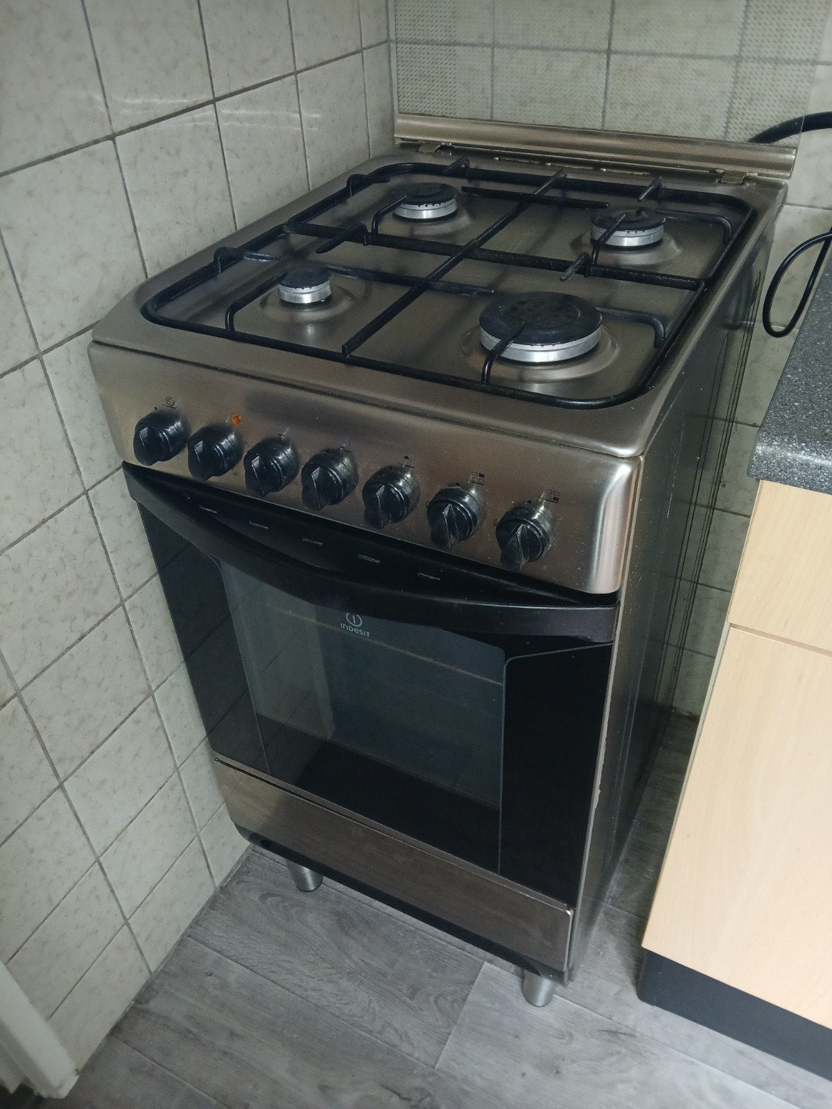 Indesit gasfornuis, Witgoed en Apparatuur, Fornuizen, Ophalen, Gebruikt, 4 kookzones, Gas