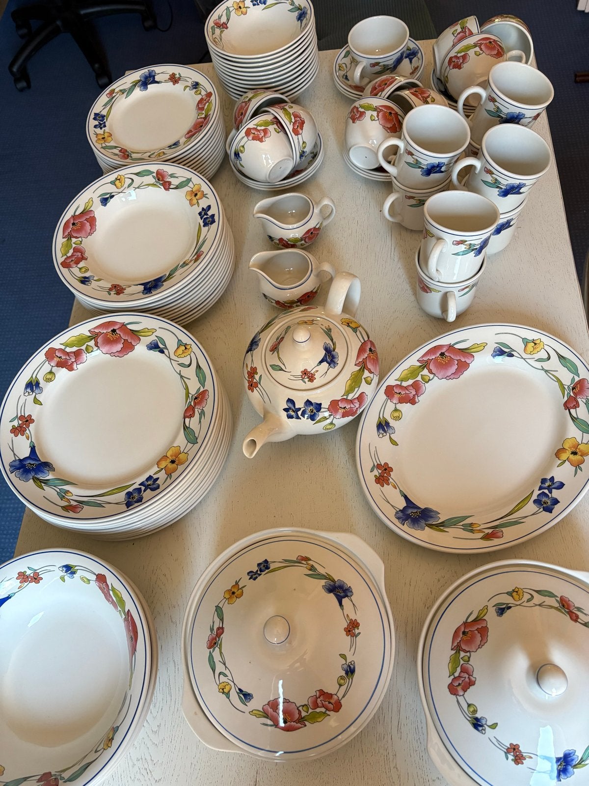 Uitgebreid servies met bloemmotief - Vintage stijl, Ophalen, Overige merken, Keramiek, Vintage