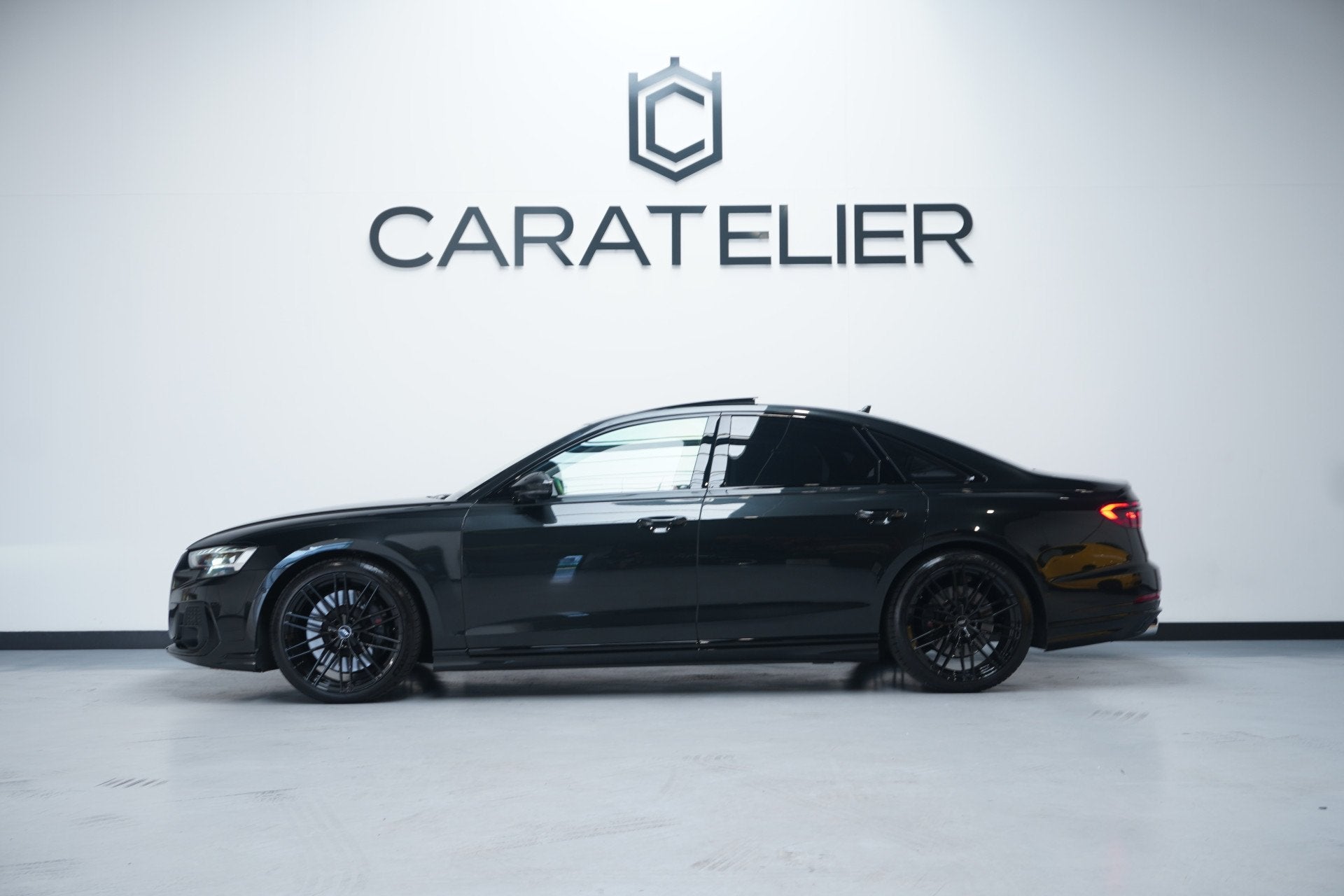Audi A8 4.0 TFSI S8 Quattro / ABT / Audi-Exclusive / BTW aut, Automaat, Verwarmde buitenspiegels, Gebruikt, Leder