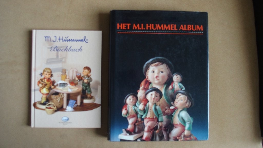 2x Hummel - Het M.I. Hummel Album + Hummel Backbuch, Ophalen of Verzenden, Zo goed als nieuw, Hummel
