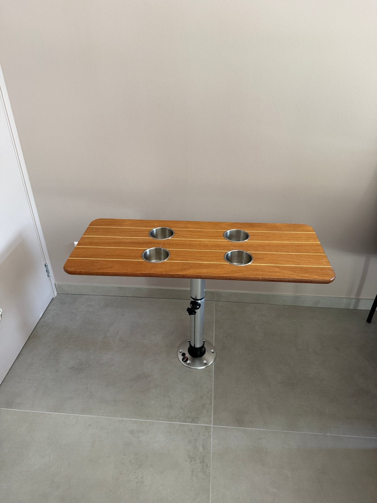 Boottafel met verstelbare poot en uitneembare bekerhouders, Ophalen of Verzenden, Gebruikt, Interieur en Kussens