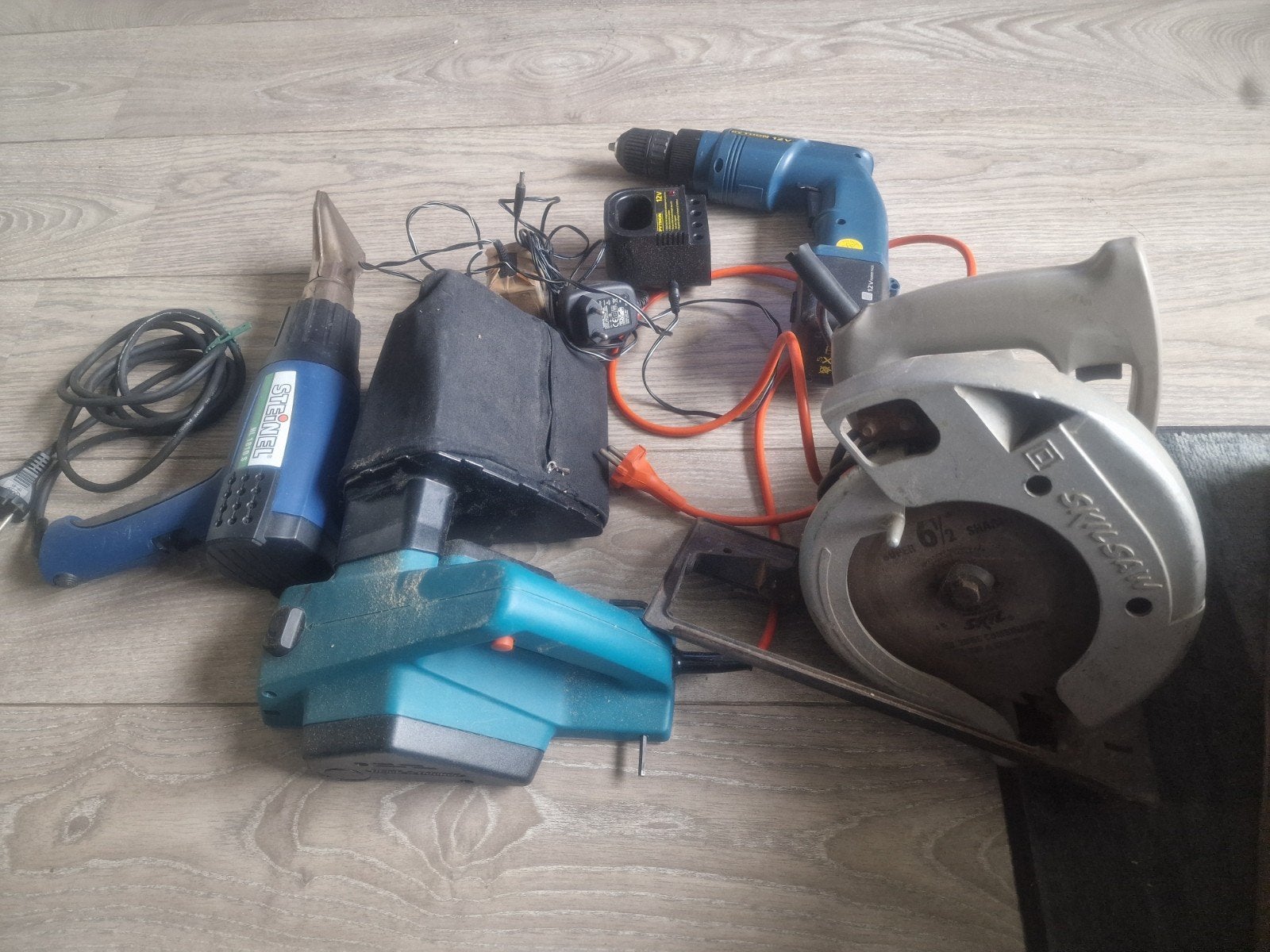 Diverse gereedschappen: gebruikte Cirkelzaag, Boormachine, H