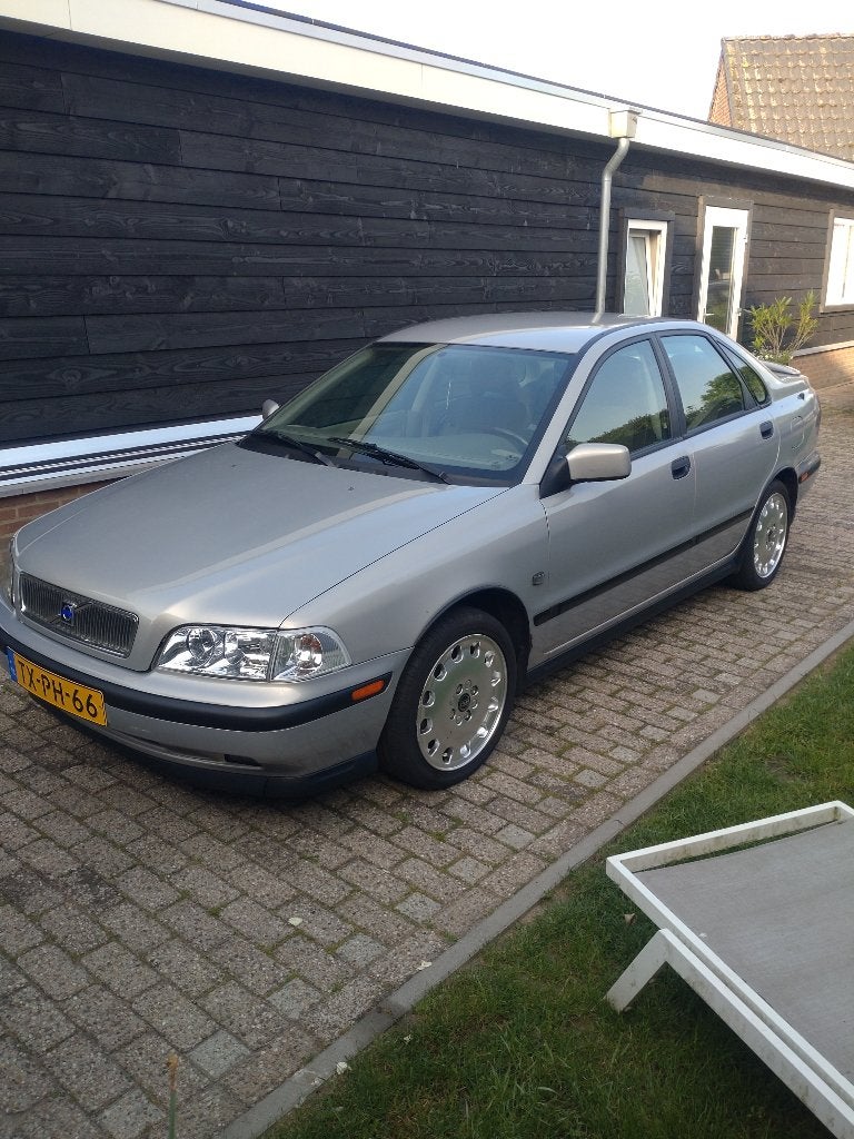 Volvo S40 1.9 T-4 AUT 1998 Airco, 1295 kg, 4 cilinders, S40, Particulier