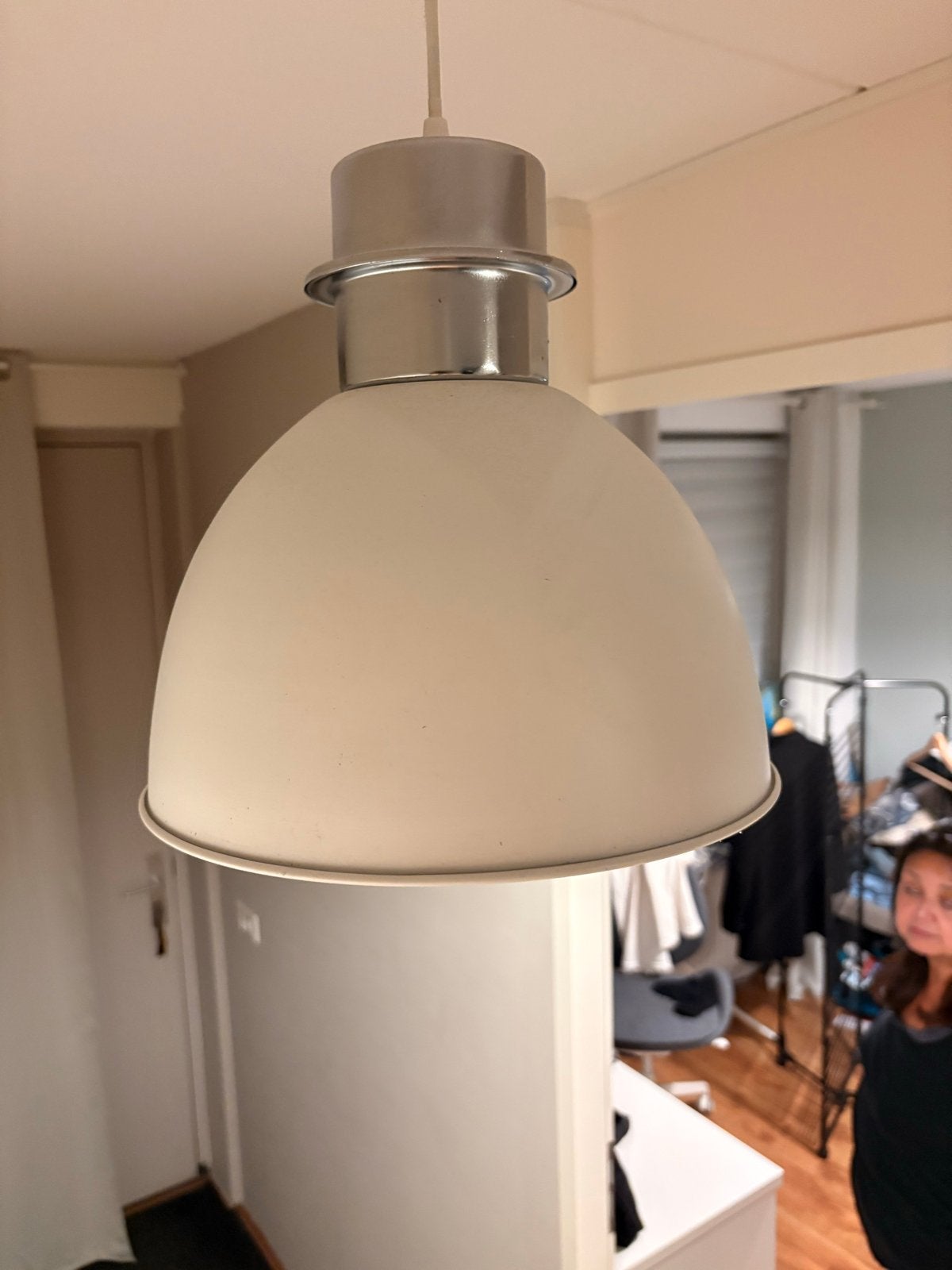 Moderne witte hanglamp - elke ruimte, Ophalen of Verzenden, Gebruikt, Metaal, E27 (groot)