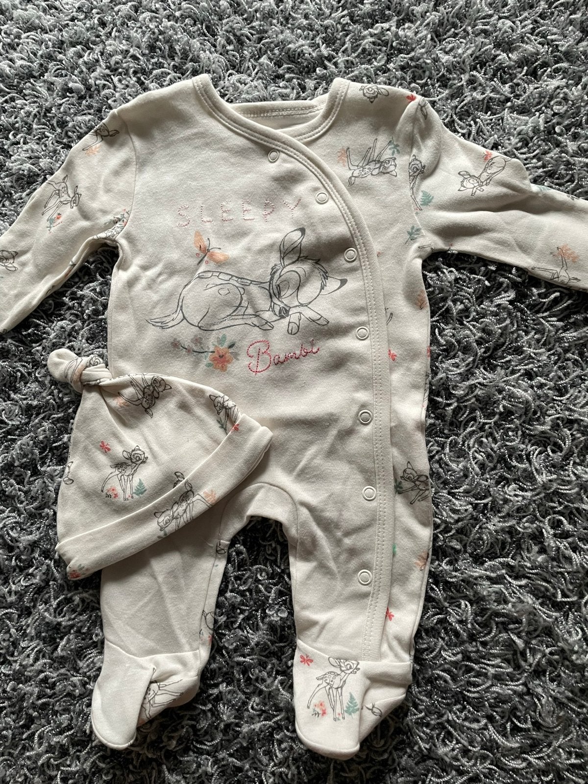 Disney baby pakje met mutsje newborn 56, Ophalen of Verzenden, Zo goed als nieuw, Meisje, Pakje