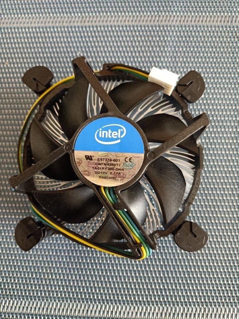 Nieuwe intel cpu koeler, Computers en Software, Computerkoelers, Ophalen of Verzenden, Nieuw, Luchtkoeling