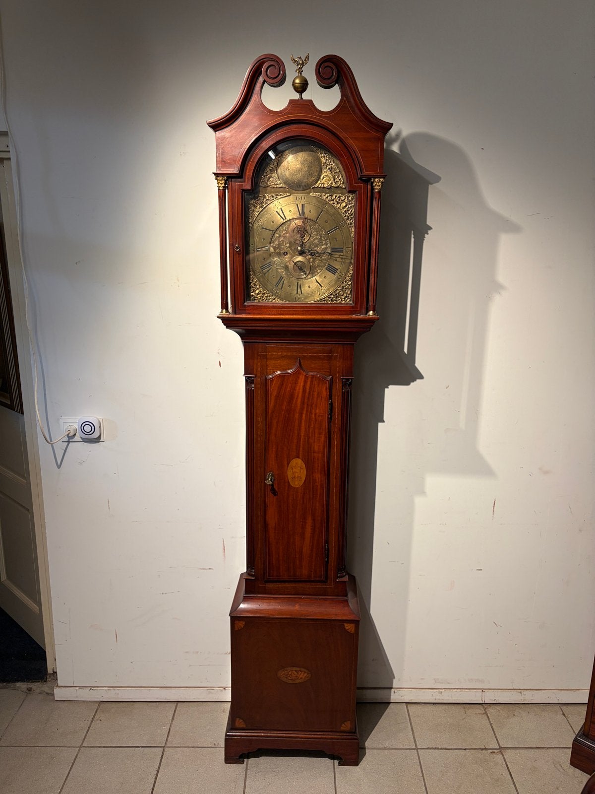 Bijzonder Engels staand horloge met schelpeninleg, Antiek en Kunst, Antiek | Klokken, Ophalen