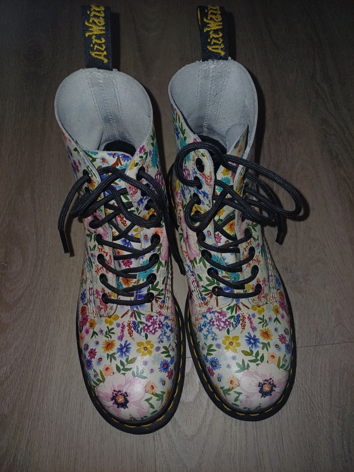 Nieuwe Dr. Martens bloemetjes laarzen maat 39, Kleding | Dames, Schoenen, Overige kleuren, Lage of Enkellaarzen, Nieuw, Ophalen of Verzenden