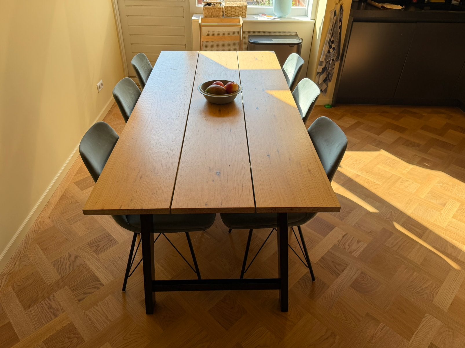 Foto 5 van Eettafel (90x190x75) met 6 groene velvet stoelen