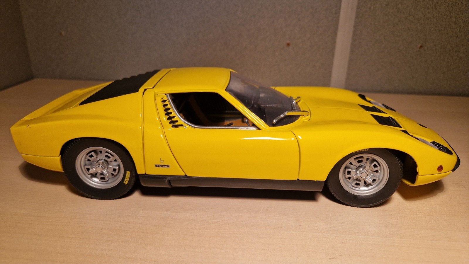 Gele Lamborghini Miura P400S Schaalmodel 1:18, Hobby en Vrije tijd, Modelauto's | 1:18, Ophalen of Verzenden