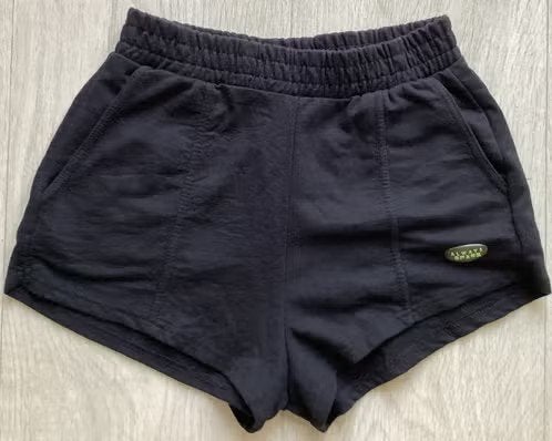 Bershka Zwarte korte broek Maat M, Maat 38/40 (M), Kort, Zwart, Zo goed als nieuw