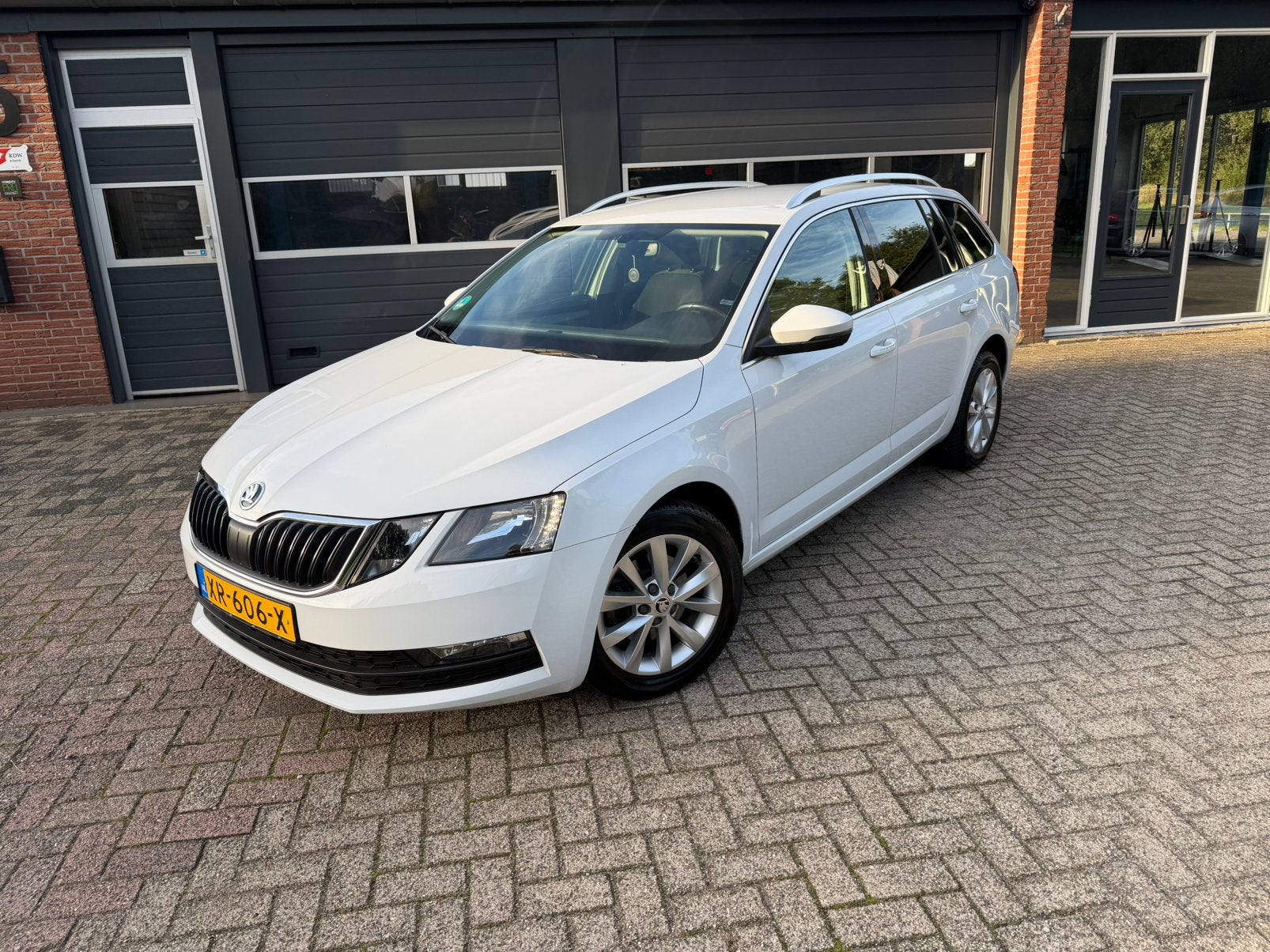 Skoda Octavia 1.0 TSI 115pk Dsg-7 2019 Carplay|Cruise, Auto's, Stof, Verwarmde buitenspiegels, Wit, Origineel Nederlands