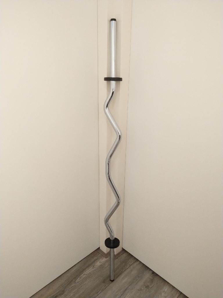 Technogym Barbell 28mm Halterstang Curl, Ophalen of Verzenden, Zo goed als nieuw, Halterstangen