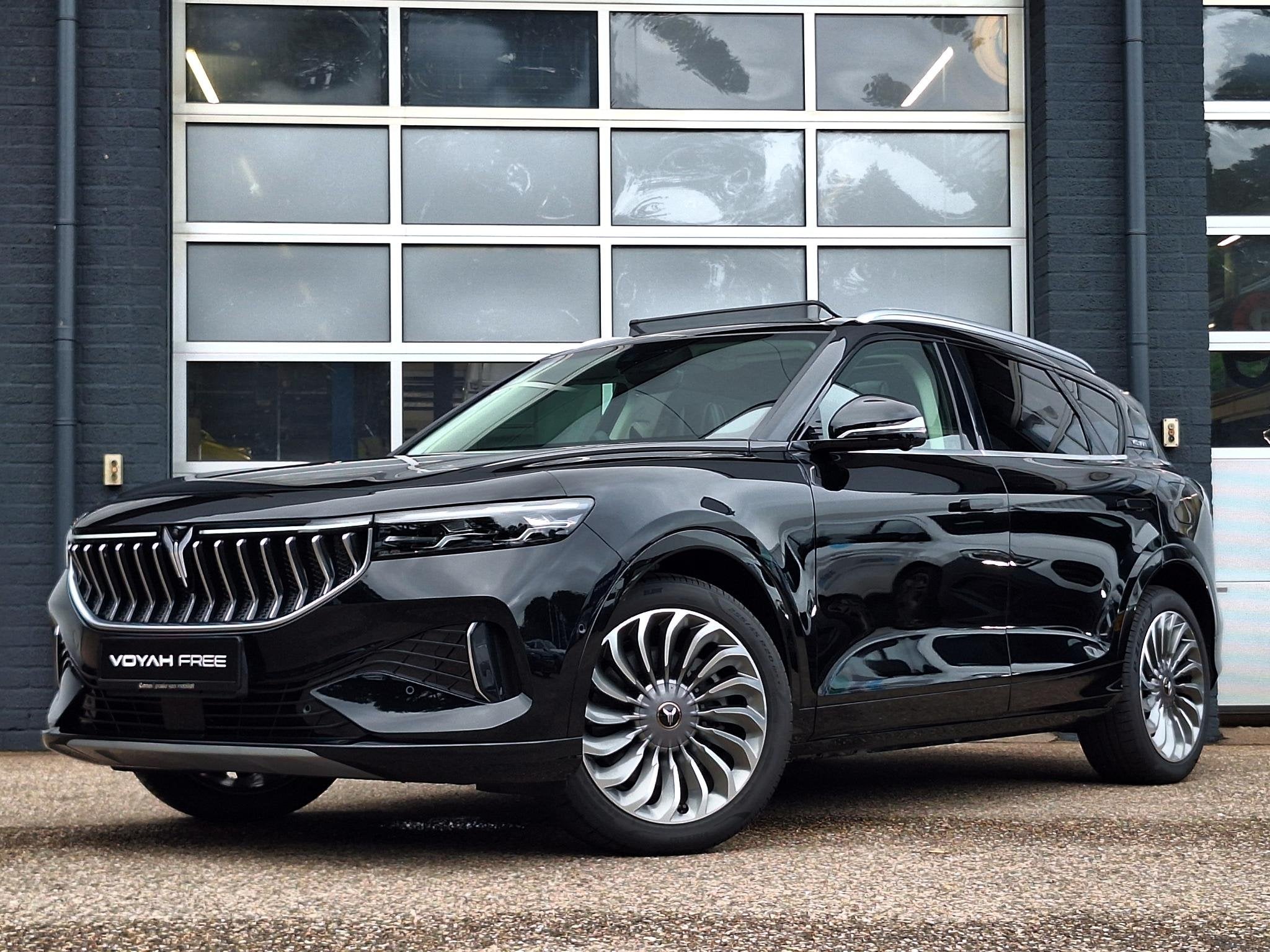 VOYAH Free Limited Edition Business 4WD 106 kWh | Schuifdak, Auto's, Voyah, Automaat, 12 maanden, Zwart, 489 pk