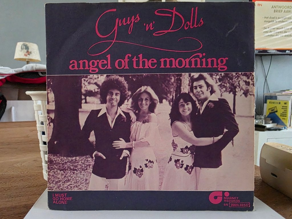 7" Single Guys 'n' Dolls - Angel Of The Morning / I Must Go, Gebruikt, 7 inch, Ophalen of Verzenden, Pop