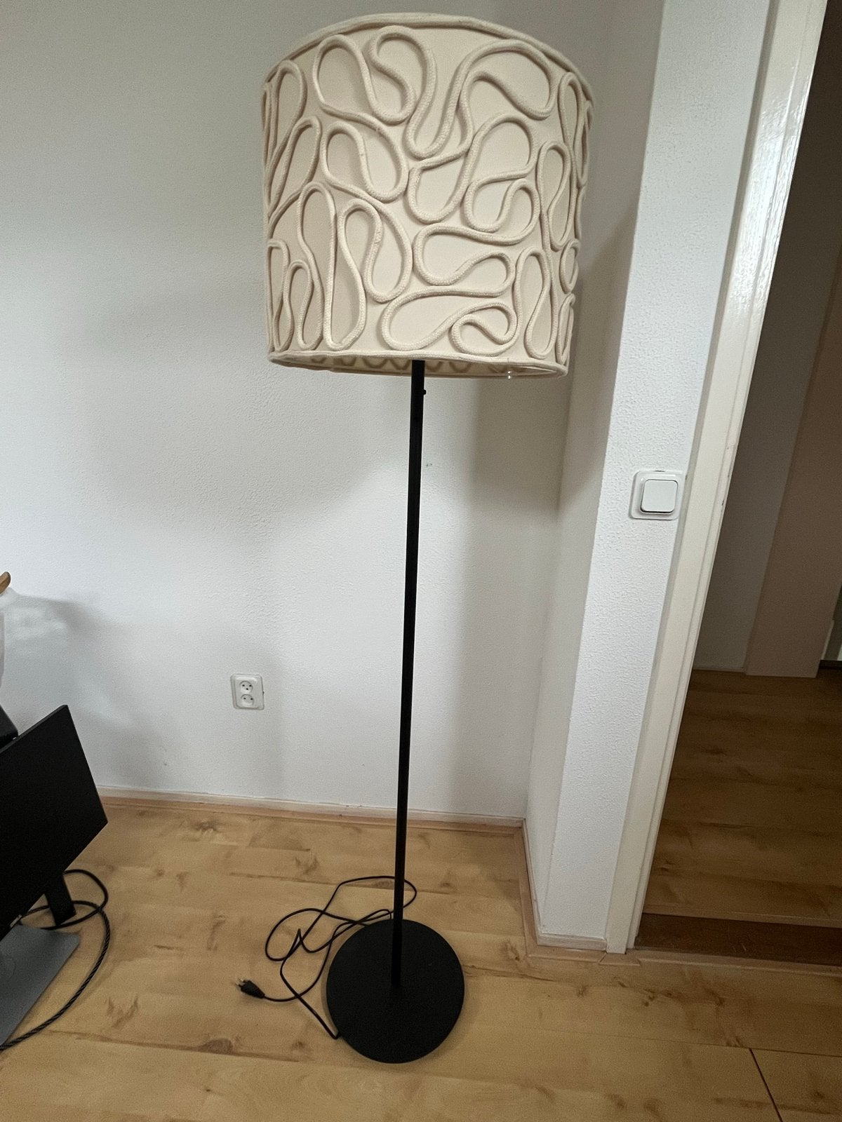 Skaftet ikea lampvoet met lampenkap met touwdecoratie, Ophalen, Gebruikt, E27 (groot), Metaal