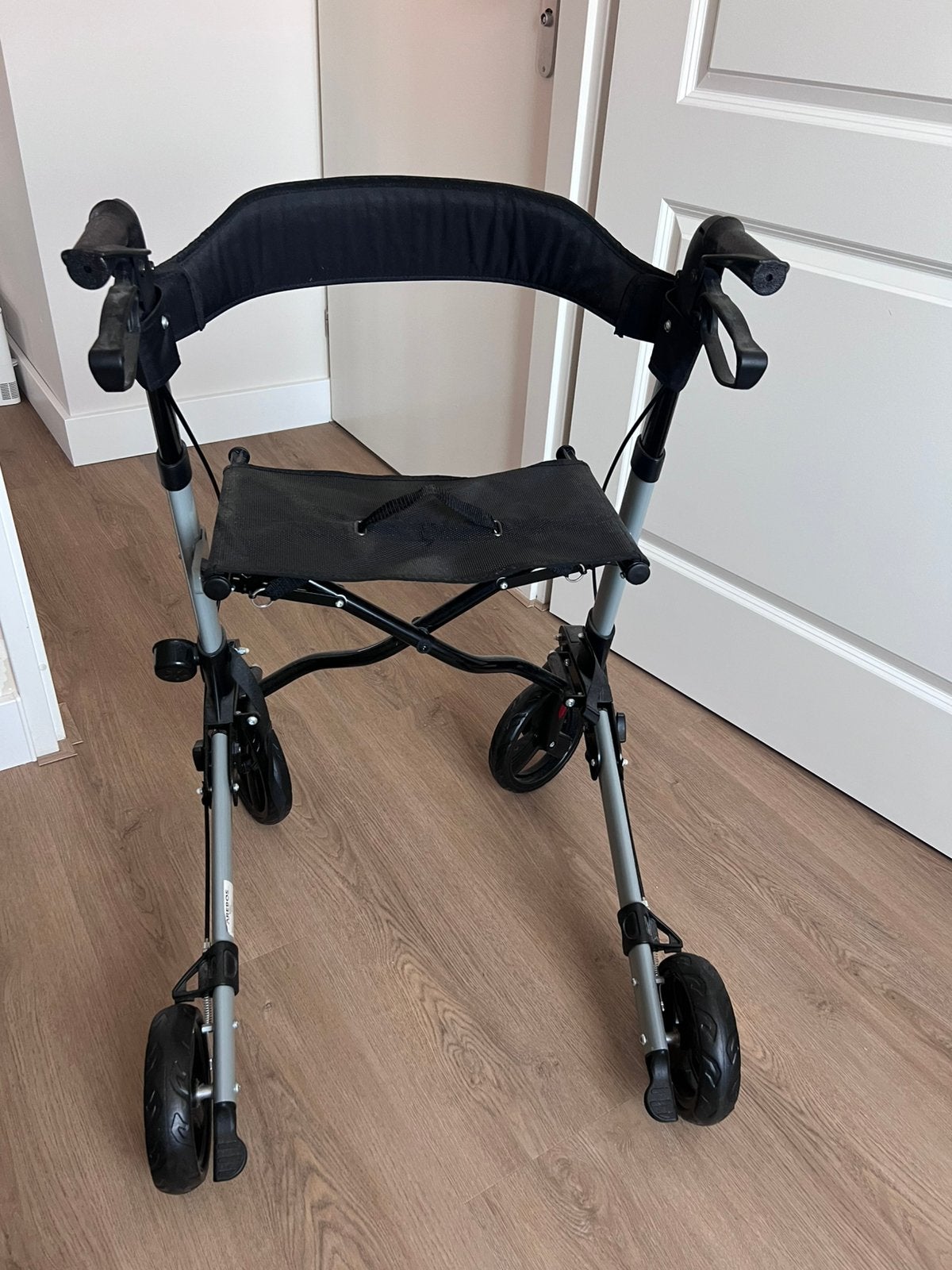 ARebos aluminium inklapbaar lichtgewicht rollator, Ophalen, Lichtgewicht, Zo goed als nieuw
