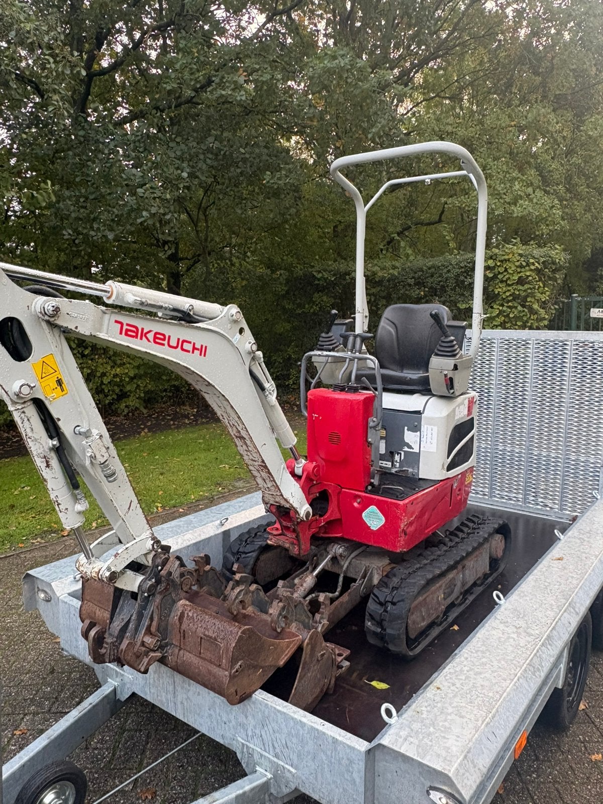 Takeuchi tb210 incl nieuwe machine Transporter graafmachine, Ophalen, Graafmachine