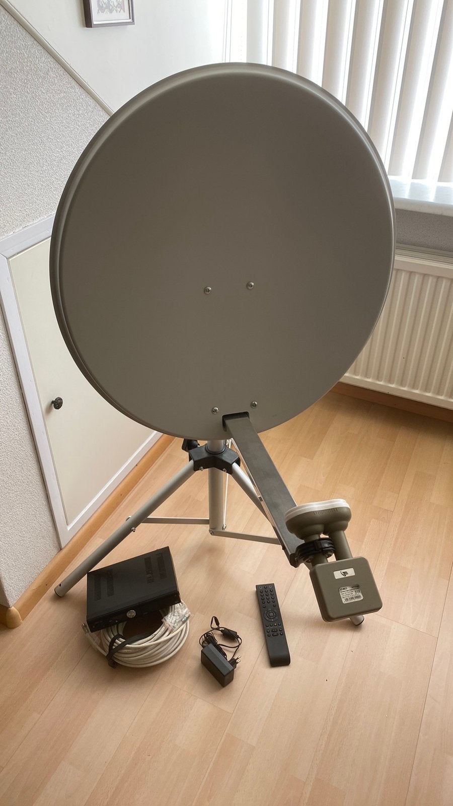 Zgn schotel antenne voor op de camping, Ophalen of Verzenden, Zo goed als nieuw, Overige merken