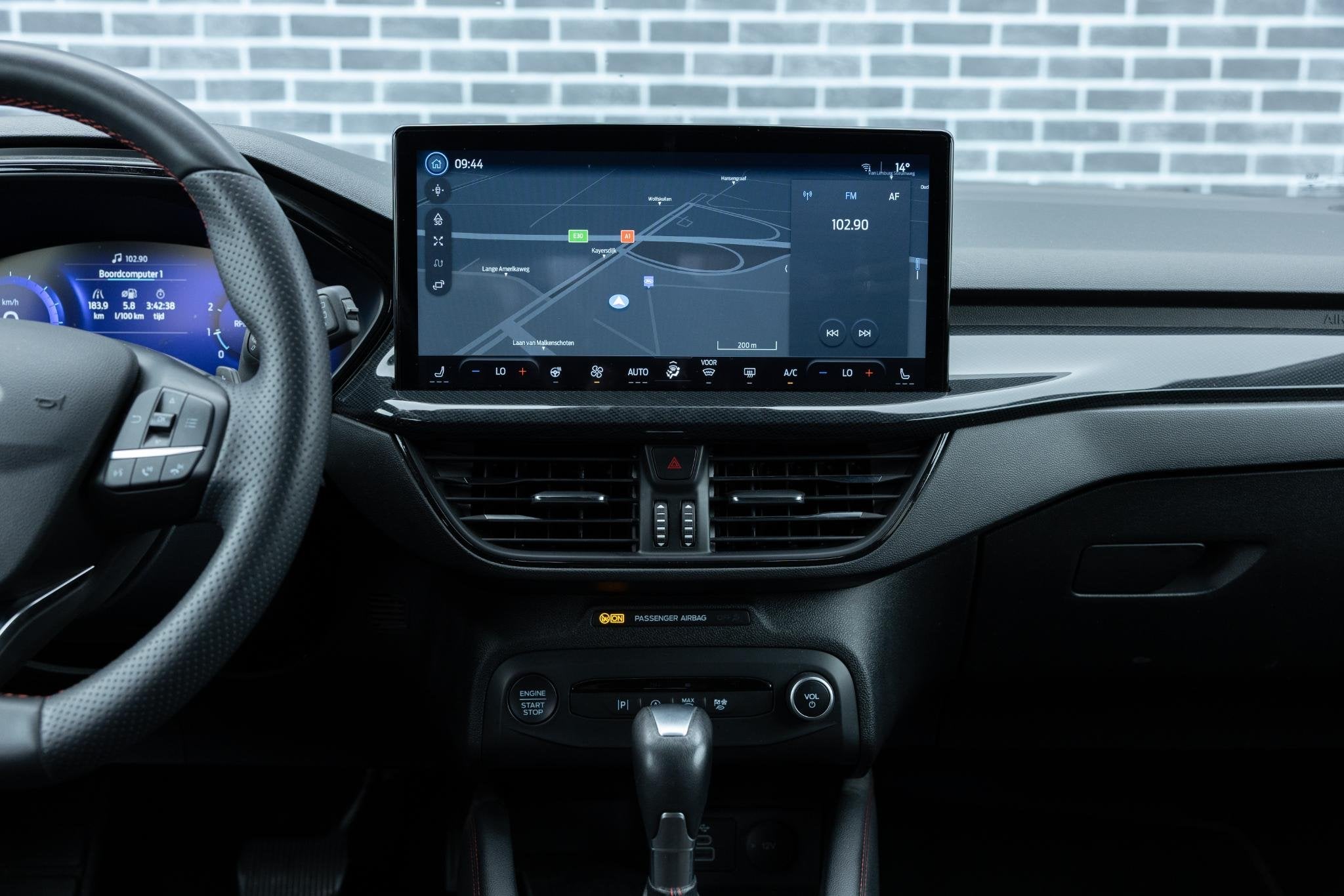 Foto 3 van Ford Focus Wagon 1.0 EcoBoost 155 Hybrid ST Line X | Trekhaa