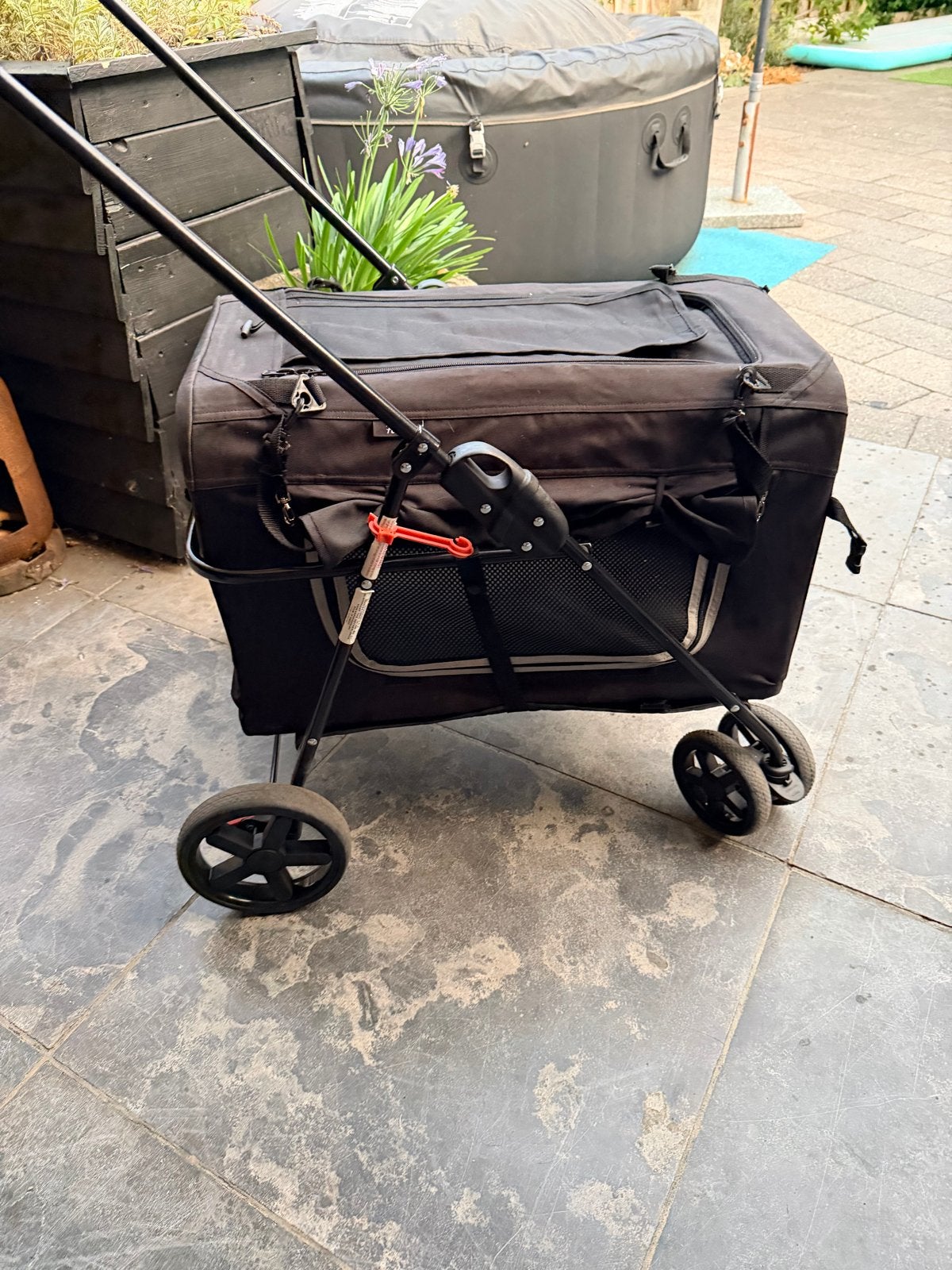 Honden bench / Buggy op wielen, Overige merken, Ophalen, Zo goed als nieuw, Hondenbuggy