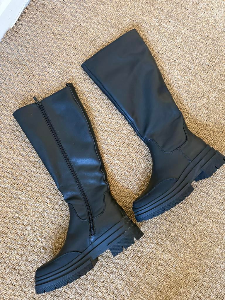 Nieuw: zwarte laarzen grove zool - chunky boots 40 festival, Hoge laarzen, Zwart, Nieuw, Ophalen of Verzenden
