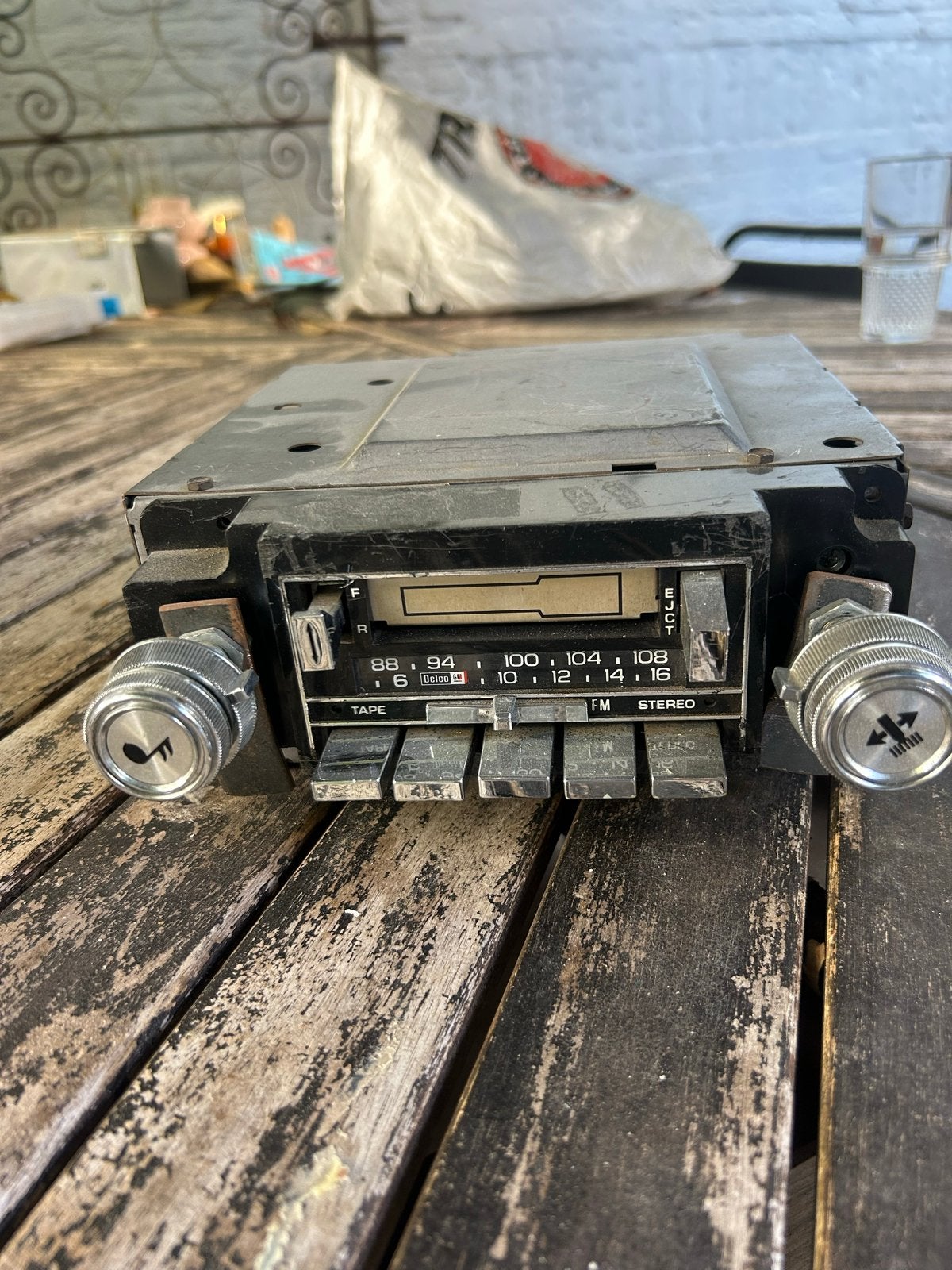 Werkende eighttrack GM Delco 2700 AM/FM radio, Auto diversen, Ophalen, Gebruikt