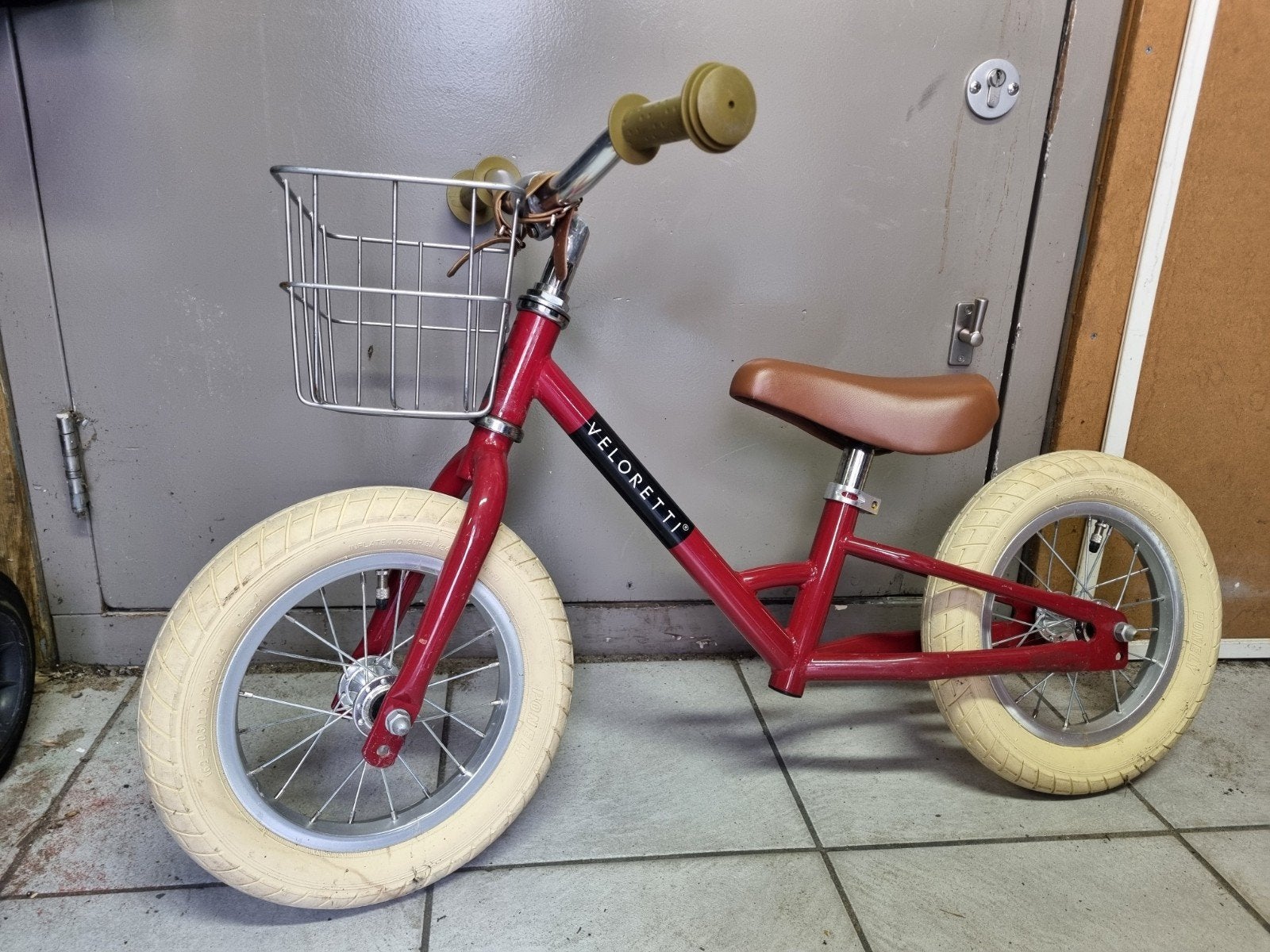 Veloretti loopfiets rood met mandje, Ophalen, Gebruikt, 16 tot 20 inch, Veloretti