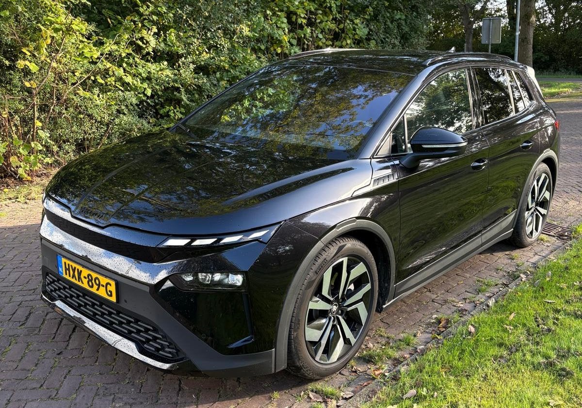 Elroq Sportline 210Kw 85 + trekhaak, Auto's, Automaat, Verwarmde buitenspiegels, Zwart, Origineel Nederlands