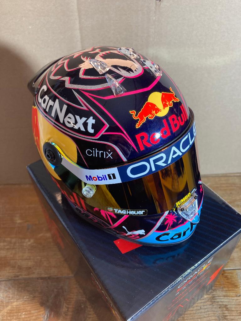 ✅ Max Verstappen 1:2 helm 2022 Miami Fanshop Red Bull RB18, Verzamelen, Ophalen of Verzenden, Nieuw, Formule 1