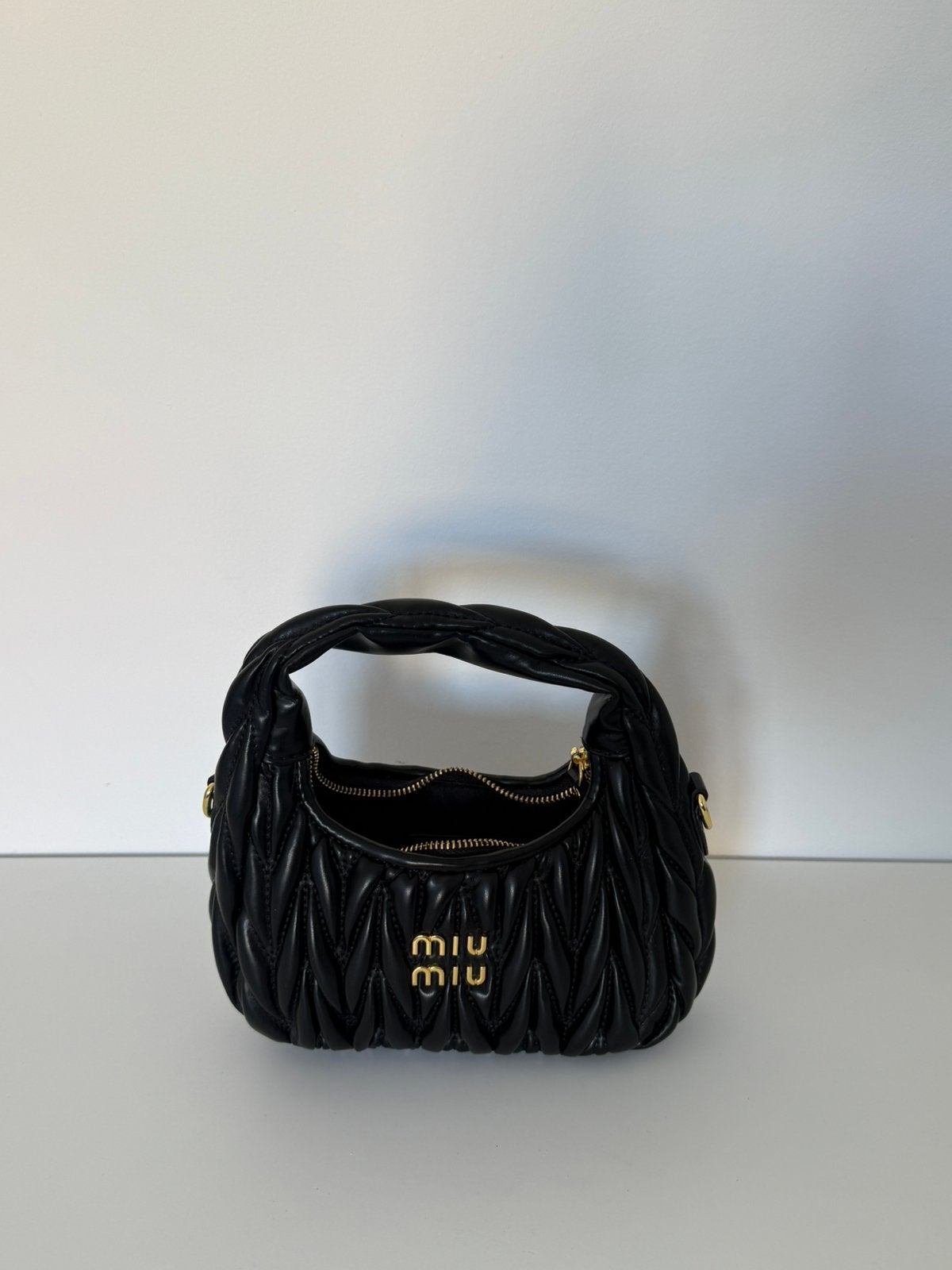 Miu miu bag, Sieraden, Tassen en Uiterlijk, Toilettassen, Ophalen of Verzenden, Zo goed als nieuw, Zwart