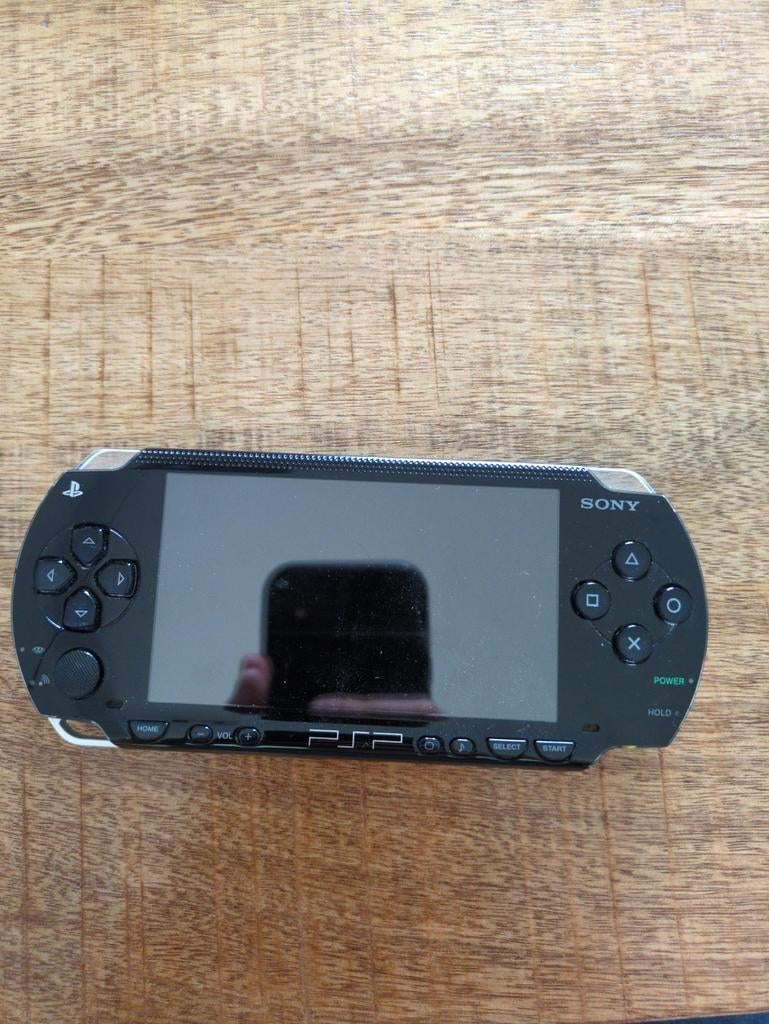 PSP - Zonder games, inclusief oplaadkabel, Spelcomputers en Games, Spelcomputers | Sony PSP, Ophalen of Verzenden, Gebruikt, Zwart