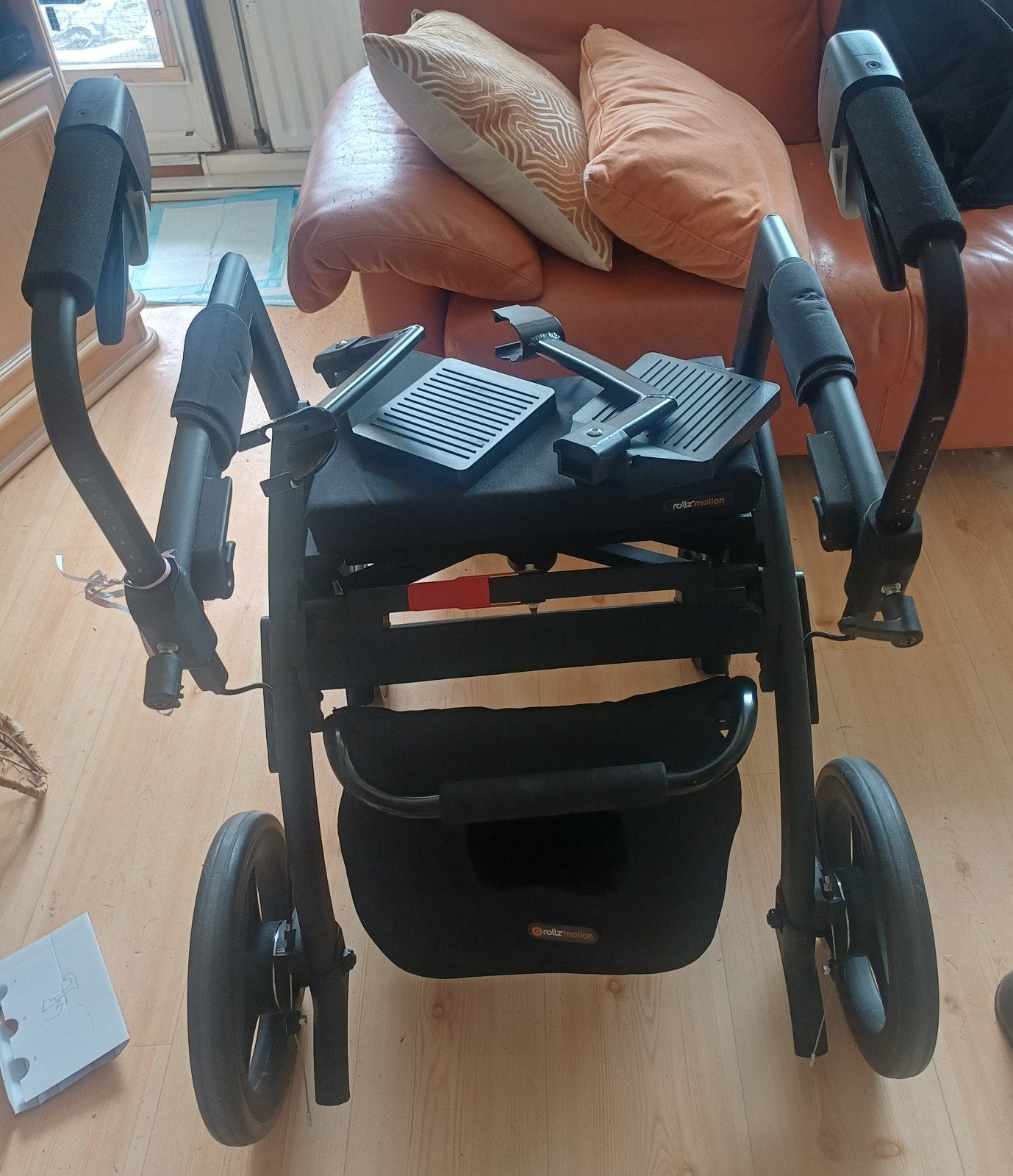 ROLZZ MOTION ROLLATOR INCL. ROLSTOELPAKKET+tas+voetsteunen, Diversen, Rollators, Ophalen, Opvouwbaar, Zo goed als nieuw