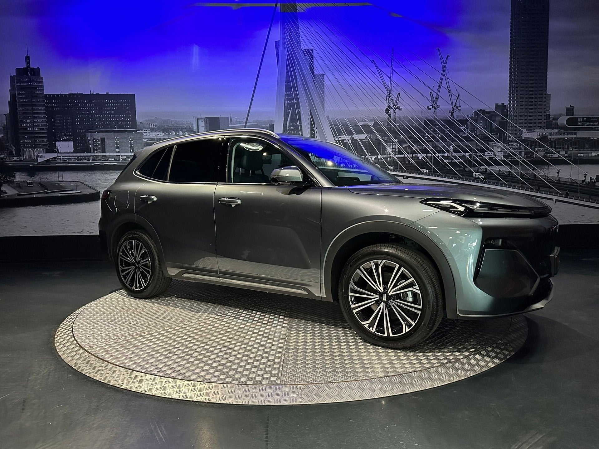 Geely Starray EM-i 1.5 Max+ *Pano*360camera*Leer*, Auto's, Dealer onderhouden, Zwart, 4 cilinders, 1790 kg
