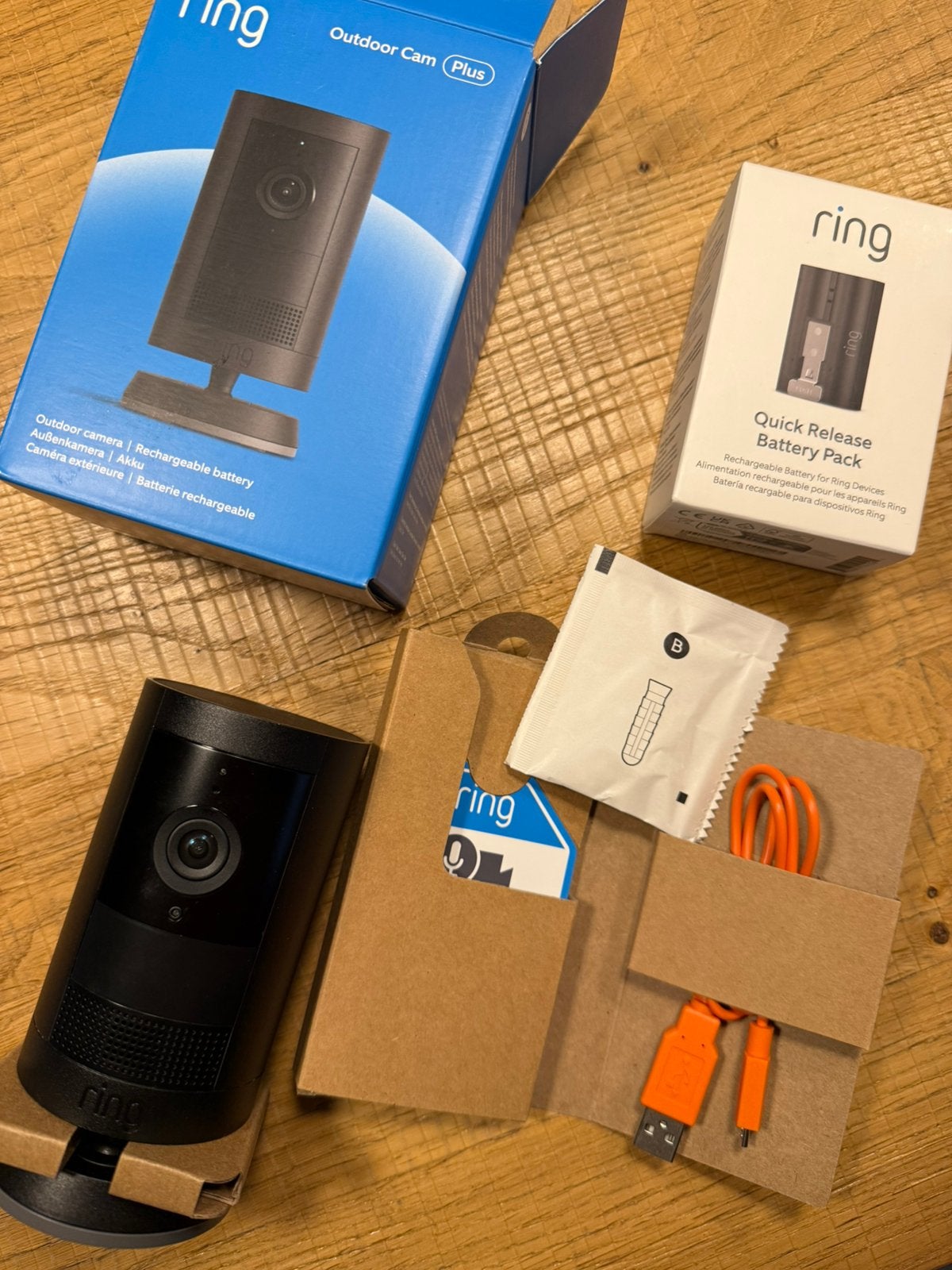 Ring outdoor cam plus 2K incl 2e accu, Ophalen of Verzenden, Zo goed als nieuw