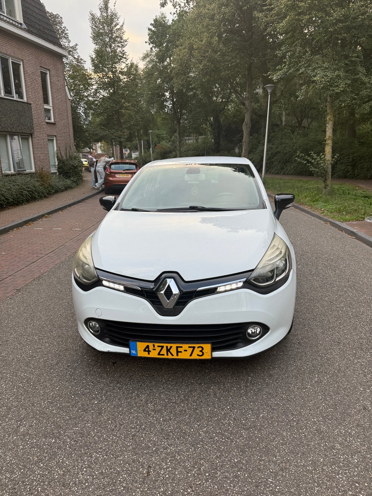 Renault Clio TCe 120pk EDC 2015 Wit, Auto's, Euro 5, Stof, Zwart, Origineel Nederlands