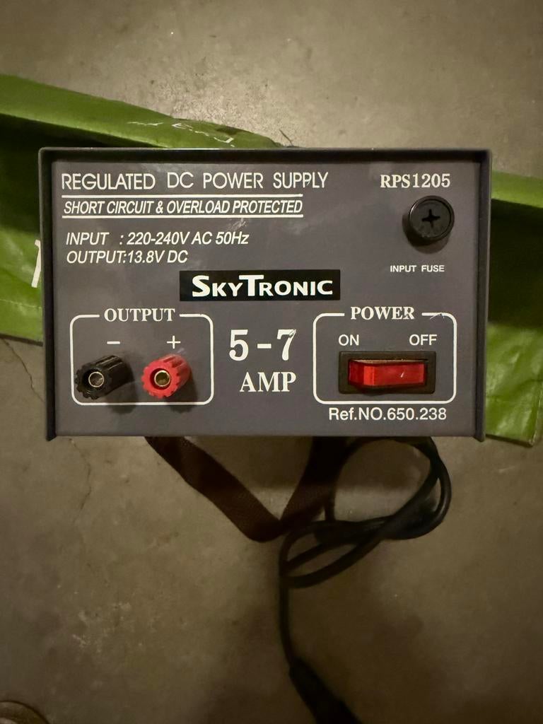 SkyTronic RPS1205 gereguleerde DC-voeding, Ophalen of Verzenden, Gebruikt