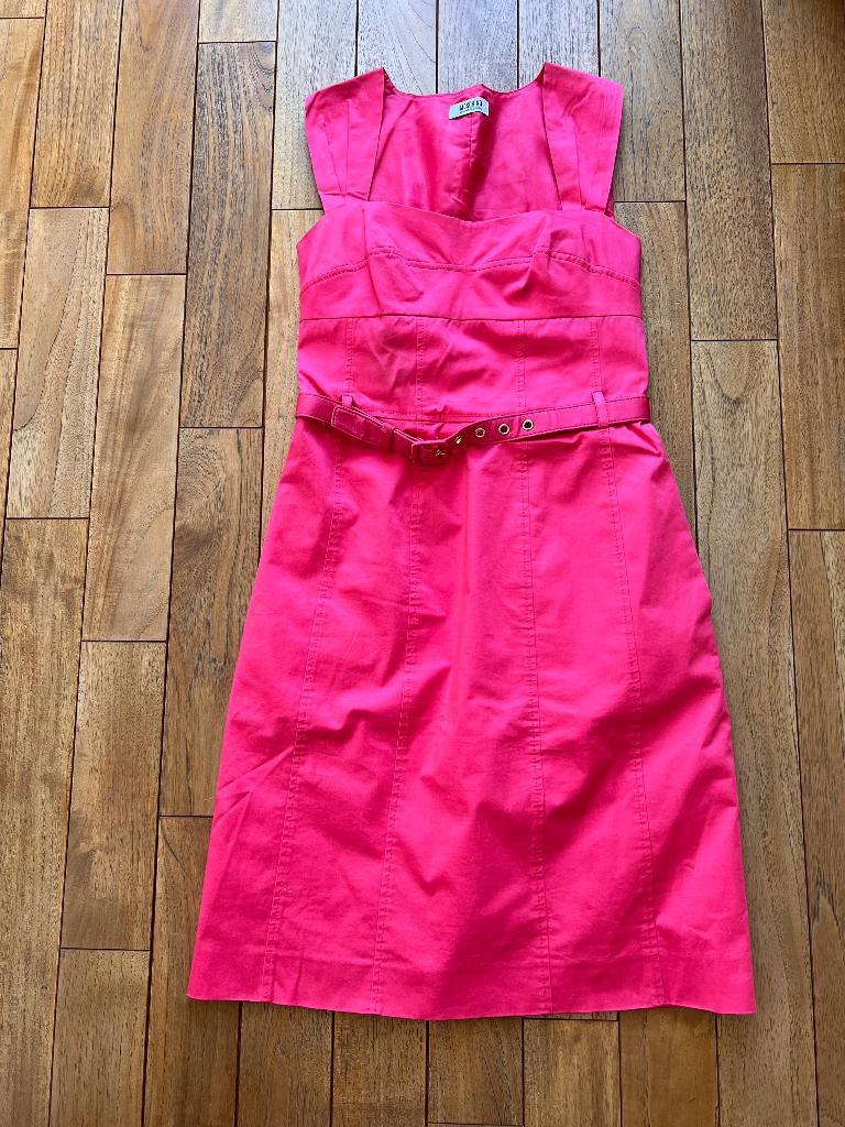 Moschino maat 36. Prachtige jurk. ZGAN. Geranium rose., Zo goed als nieuw, Knielengte, Roze, Maat 36 (S)