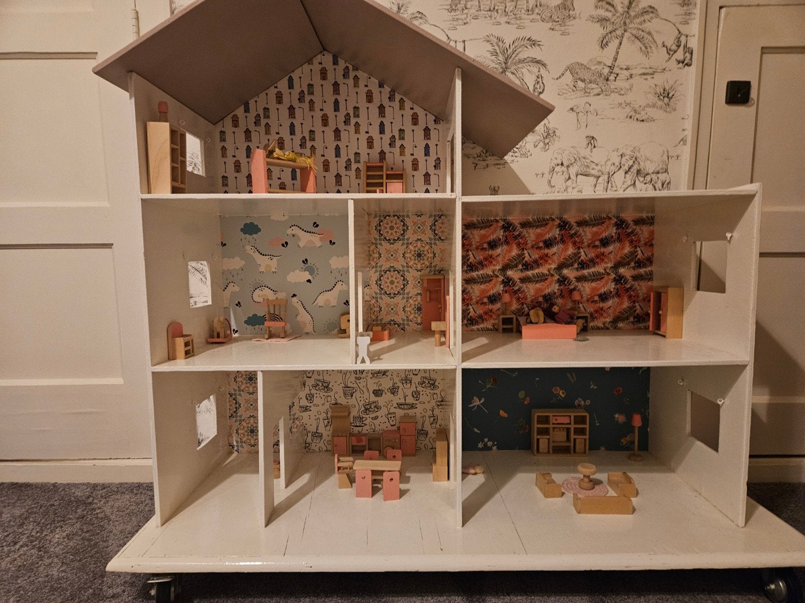 Groot Houten Poppenhuis met Meubels en Wieltjes, Verzamelen, Poppenhuizen en Toebehoren, Poppenhuis, Ophalen