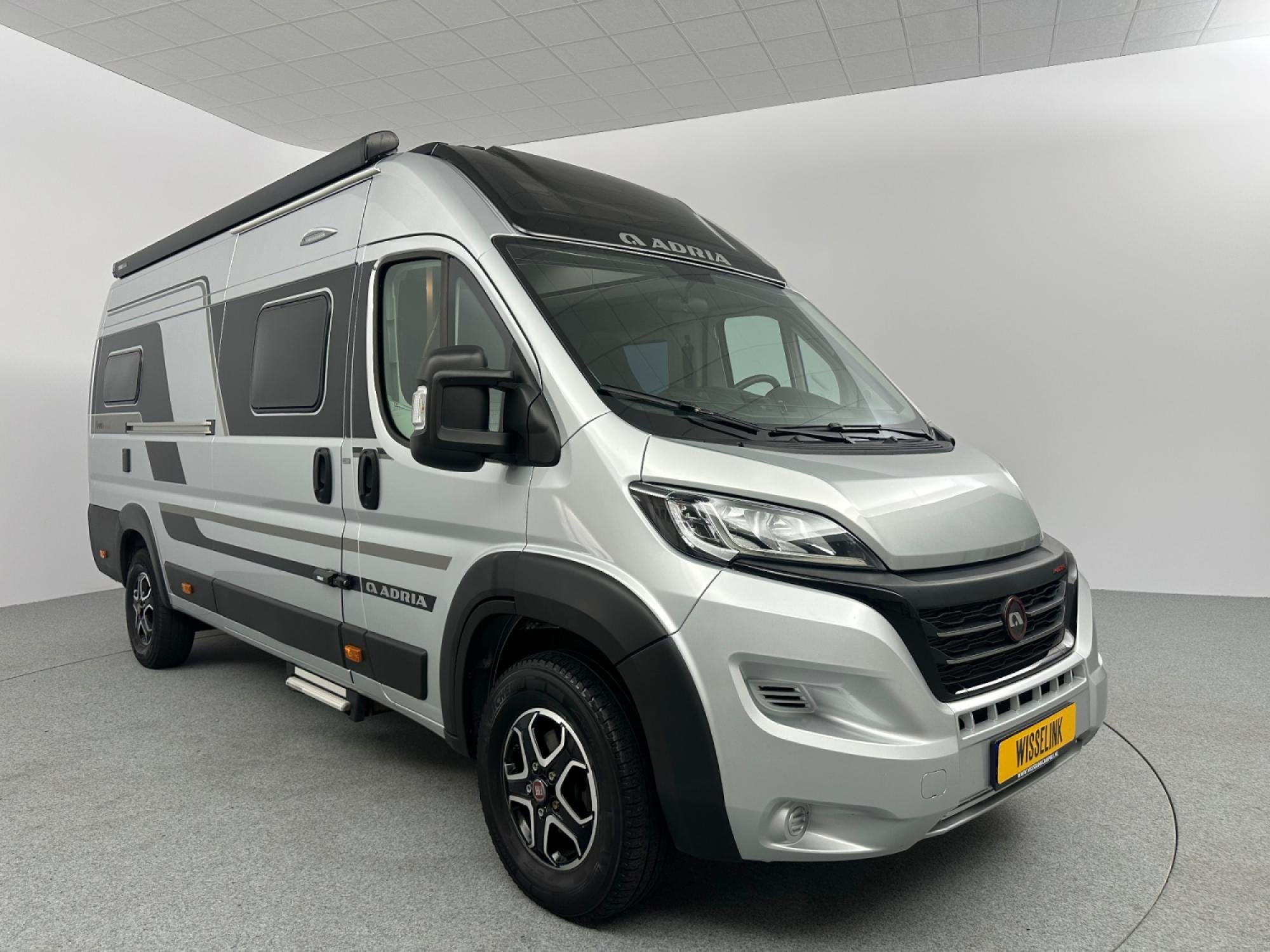 Adria Twin Supreme 640 SGX Cassetteluifel Dakluikventilator, Buscamper of Camperbus, Koelkast, Tot en met 2, Bedrijf