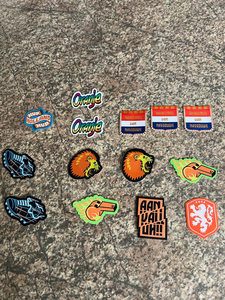 14 Voetbal Emblemen: Plakken of Opnaaien, Verzamelen, Sportartikelen en Voetbal, Gebruikt, Poster, Plaatje of Sticker, Overige binnenlandse clubs