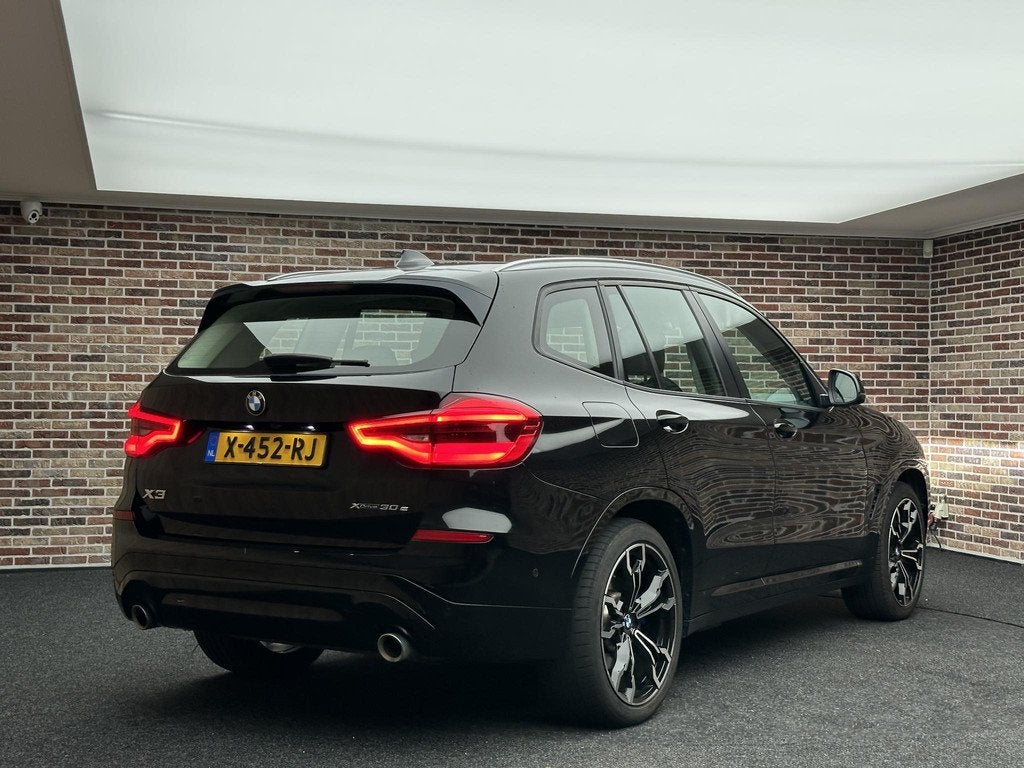 BMW X3 xDrive30e eDrive Edition | Head-up| CarPlay| Stuurver, 1998 cc, Gebruikt, Euro 6, 2000 kg