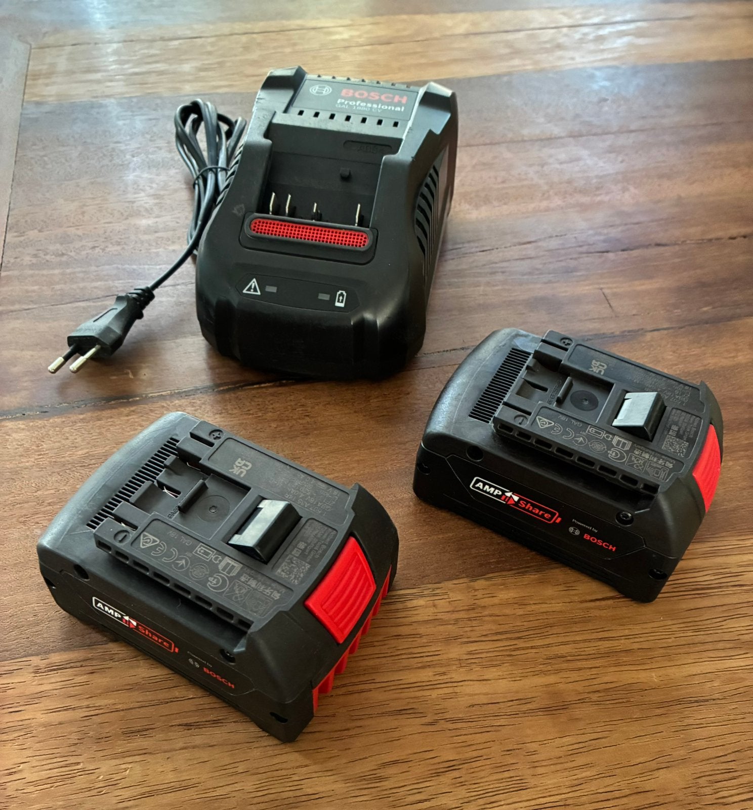Bosch GAL 1880 CV snellader + 2x accu GBA 18V 4.0Ah, Ophalen, Zo goed als nieuw