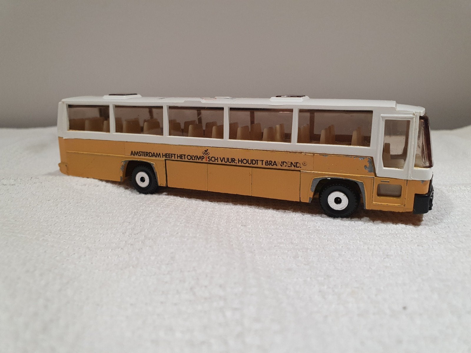 Efsi Jonckheere Bermuda bus 1:87 Amsterdams/ Olympisch vuur, Hobby en Vrije tijd, Ophalen of Verzenden, Gebruikt, Bus of Vrachtwagen