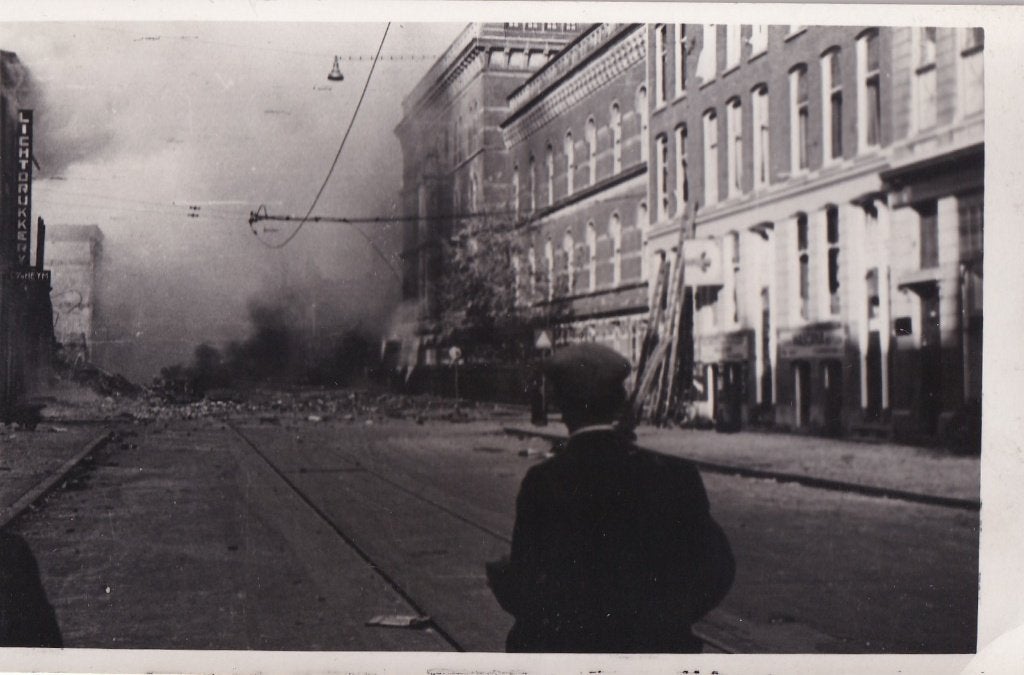 Zeldzaam WO2: 12x Originele Foto’s Verwoest Rotterdam 1940, Ophalen of Verzenden, Nederland, Foto of Poster