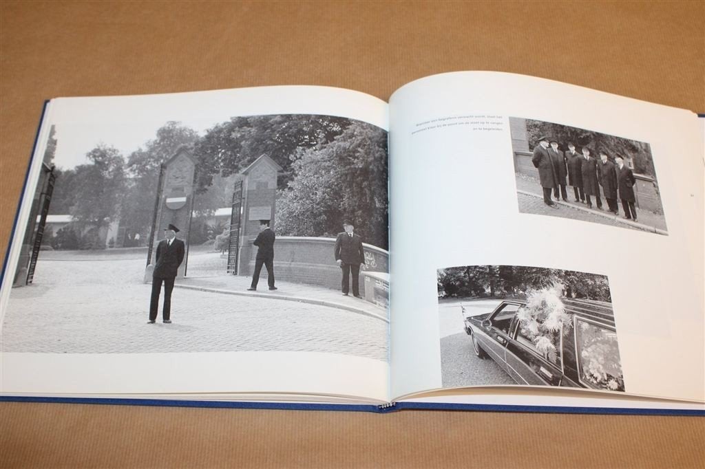 Nieuwe Oosterbegraafplaats — Fotoboek 100 Jaar Amsterdam, Ophalen of Verzenden, Gelezen