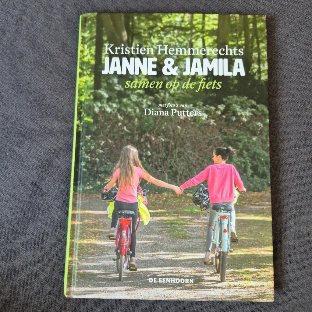 (21)Janne & Jamila samen op de fiets - Kristien Hemmerechts, Boeken, Verzenden, Nieuw, Kristien Hemmerechts, Fictie algemeen