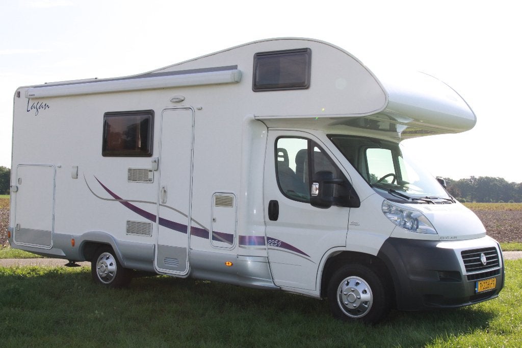Mclouis Lagan 225G Xxl Garage Airco Zonnepaneel, Caravans en Kamperen, Alkoof, Ringverwarming, Fiat, Treinzit