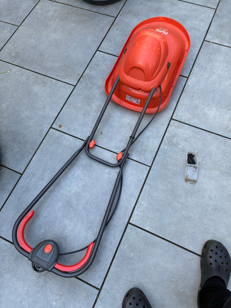 Flymo Zweefmaaier - Compact en Lichtgewicht, Tuin en Terras, Grasmaaiers, Gebruikt, Elektrische grasmaaier, 30 t/m 39 cm, Zweefmaaier
