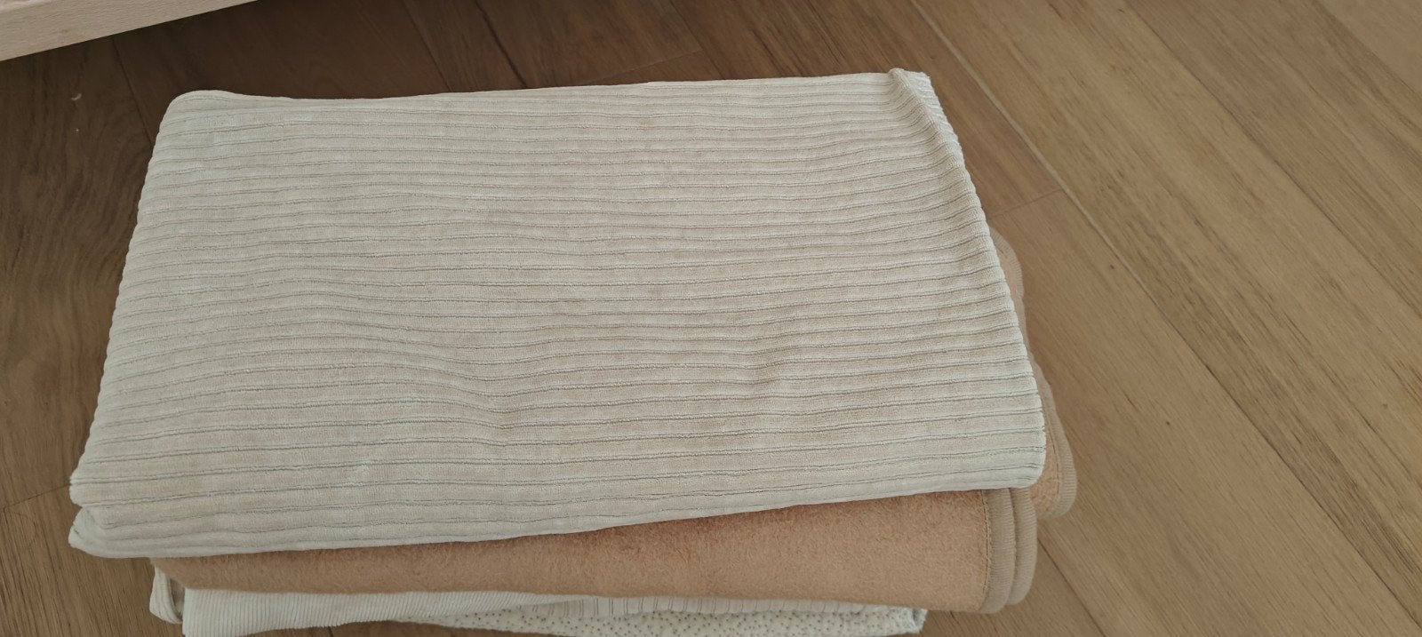 Koeka dekentje ribstof zandkleurig, Kinderen en Baby's, Dekens, Slaapzakjes en Inbakerproducten, Wasbaar, Koeka, Ophalen of Verzenden